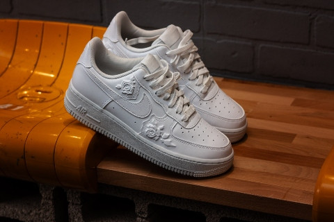 NIKE AIR FORCE 1 ‘07 SE: Clean base. Small details. Big energy